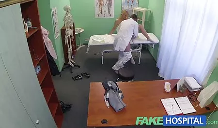 شابة سمراء مع كبير الثدي حقا يريد اخوات سكس عربي الجنس