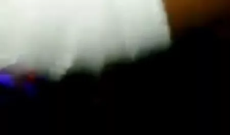 نحيف دمية وضعت لها الحمار مع لعبة و حصلت على ديك في موقع سكس محارم عربي الحمار