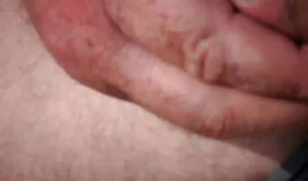 أسود وسيم جلب كوب من النبيذ سكس محارم عربي مترجم سمراء الملاعين لها في الحمام