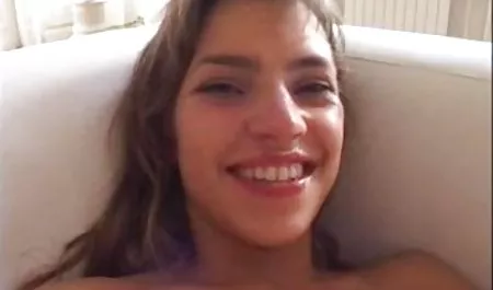 تضخم الأبنوس يعلم كس امهات عربي للعب البلياردو و يضاجعها على الطاولة