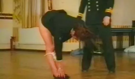 العاهرة يجلس على اثنين ديكس مع قصص محارم عربي سكس الثقوب لها