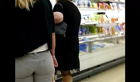 تقوم فتاة فاتنة في الهواء سكس عربي محارم مصري الطلق