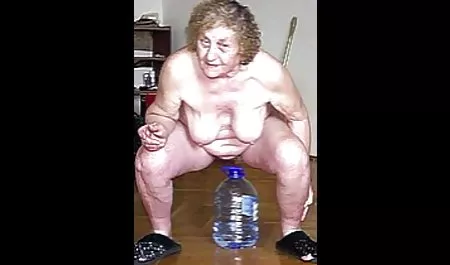 رجل عاد إلى المنزل من العمل ، فتحت الباب و كان يلهث. زوجته على الأريكة تلحس كس صديقته موقع سكس محارم عربي أراد أن ترسل لهم ولكن العاهرة عرضت الانضمام لهم ، لم يستطع مقاومة ، والسماح لهم تمص قضيبه و مارس الجنس من الصعب لويحات