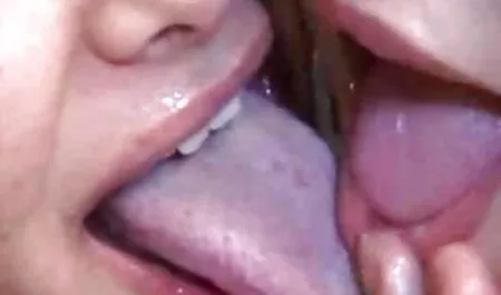 رجل يضاجع صديقته ويملأ سكس عربي اخ مع اخت لها مع نائب الرئيس