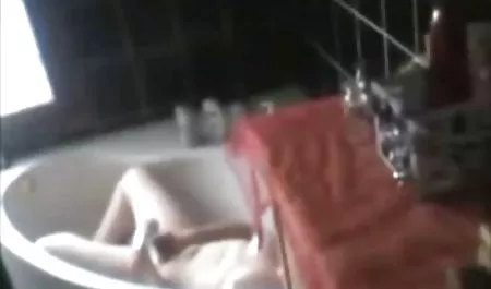 رائع فتاة مع كبير الثدي يحب أن يمارس محارم سكس مترجم عربي الجنس والحصول على النشوة الجنسية