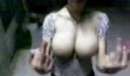 فتاة شابة قاد سكس محارم عربي لبناني الماضي المرائب عندما رجلان ملثمان انقض عليها وأخرج من السيارة ، بدأ ما يقرب من يمارس الجنس في كس الشرج