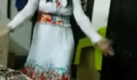 رجل يضاجع عاهرة في المنزل, من الصعب, في بعض الأحيان فظا لكن المسكين لا تشك في أنهم مراقبون من قبل زوجته ، الذي لديه بالفعل كس تدفقت من الإثارة و تريد الانضمام اليهم سكس امهات مترجم للعربية و لحس هذه العاهرة كس
