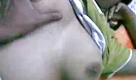 حلوة فاتنة الحصول سكس عربي مع بنته على مارس الجنس من قبل الساخن الذكور