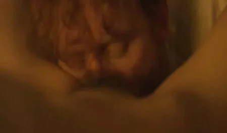 لطيف الفتيات الصغيرات عناق سكس عربي محارم خليجي على شحن بحماس مارست الجنس مع رجل ثلاثة