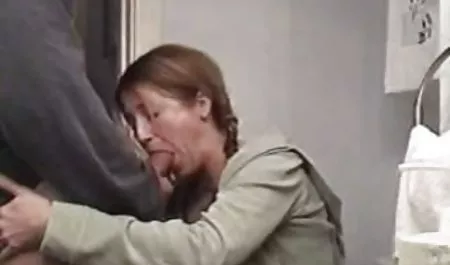 لقد خفضت نائب الرئيس على لسان سكس محارم صومالي امرأة سمراء