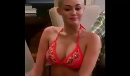 الفتى تلحس كس الشابة سكس اخ عربي ماري و مارس الجنس في ضيق الشرج