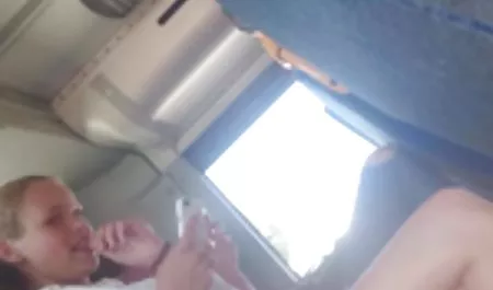 عند كل الثقوب من العاهرات تضاء في نفس الوقت ، إدراجها دسار يأتي إلى الإنقاذ. رجل ووضعها على قضيبه و مارس سكس عربي زنا المحارم الجنس وقحة في كل من الثقوب
