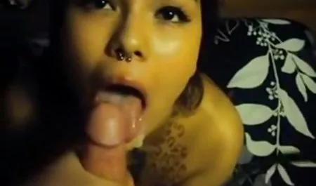 ثلاثة الفتيات الجميلات عناق الجبناء في السرير افلام سكس محارم مصرى