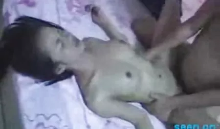 شابة سمراء موقع سكس محارم عربي الملاعين رجل أسود في مستودع في الغرفة الخلفية