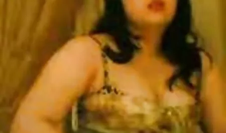 الرجل تعادل الشباب سكس عربي محارم مترجم سمراء إلى شجرة الجنس لها بجد