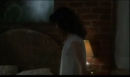 شقراء مثير سكس ام وصبي مترجم عربي مع كبير الثدي يستمني في المطبخ