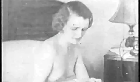 رجل أقلعت اثنين الكلبات في بيت سكس محرمات مترجم عربي دعارة