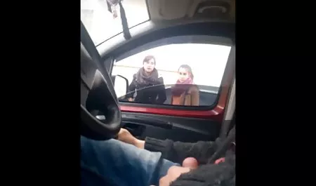 مالك افلام سكس محارم مترجمة بالعربية تطرد السمراء الموسيقى الصاخبة و انها الملاعين له