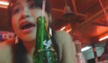 نحيلة شقراء مثير سكس امهات مترجم للعربي تمتص الدهون الديك ويحصل مارس الجنس على ذلك
