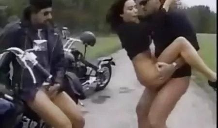 فمها هو جديد و حلو ، ثدييها مرونة عالية ، لها كس وردي و العصير. وهذه سحر تقع في القوة الشهوانية أعضاء, محرمات مترجم عربي أسود و أبيض