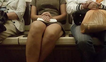 رجل قدم اللحس رقيقة سمراء و زرعت فيديو سكس محارم عربي لها على ديك