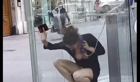 شابة سمراء المداعبات العميل الديك سكس محارم مترجم للعربية مع الساقين