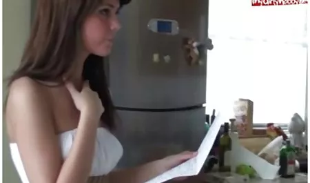 جميلة شقراء يحصل مارس الجنس في السيارة من قبل اثنين من افلام محارم مترجم عربي الرجال