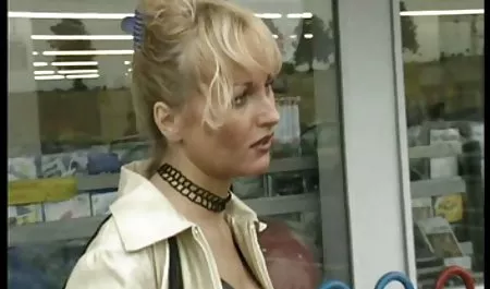 الجمال تمتص الديك إلى مترجم سكس محارم صديقتها ، وخلع على الكاميرا