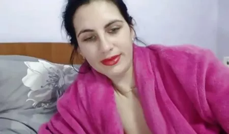 لعين فتاة في كس الرجل وضع القضيب في فتحة الشرج ، وإزالة مشرقة بروش من ذلك سيكس محارم عربي